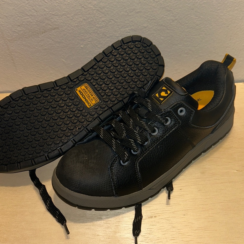Chinook Men's Black Safety Toe leather Shoes size 9.5